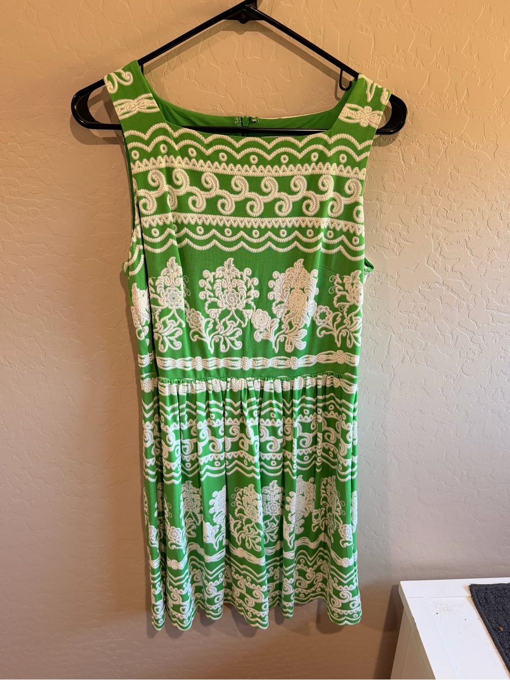 New York & Company Green and White Sleeveless Patterned Dress